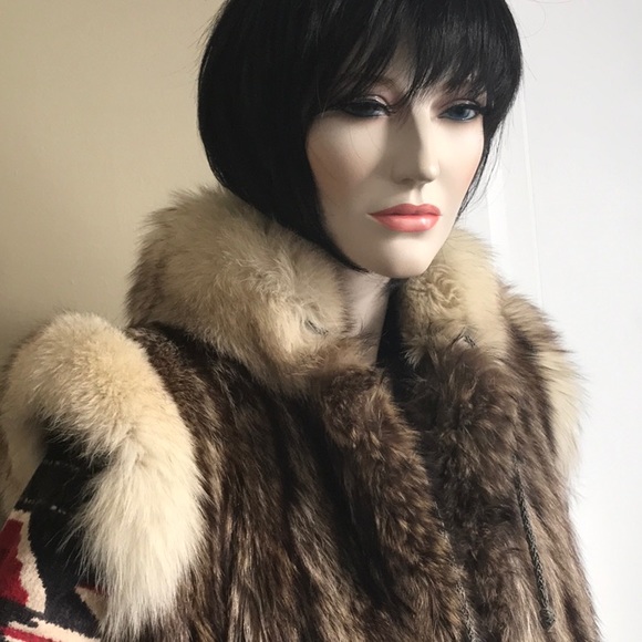 STUNNING FULL LENGTH VEST IN RACCOON & FOX FUR - Picture 3 of 8